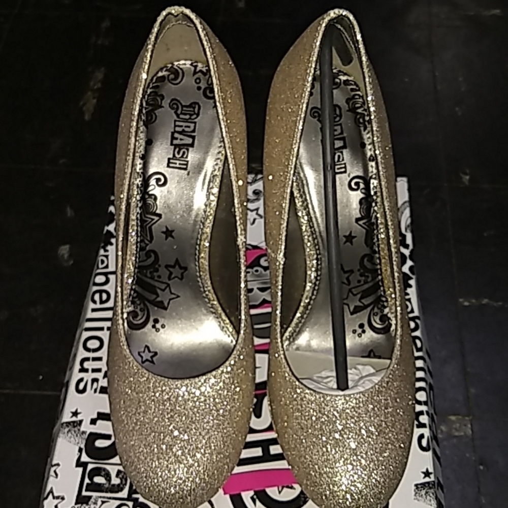 Brand new gold glittery heels with platform. 8.5